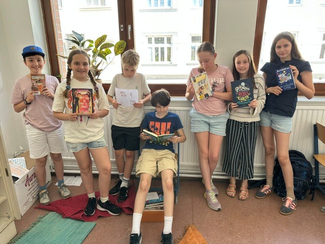 Bücherbuffet in der 1d